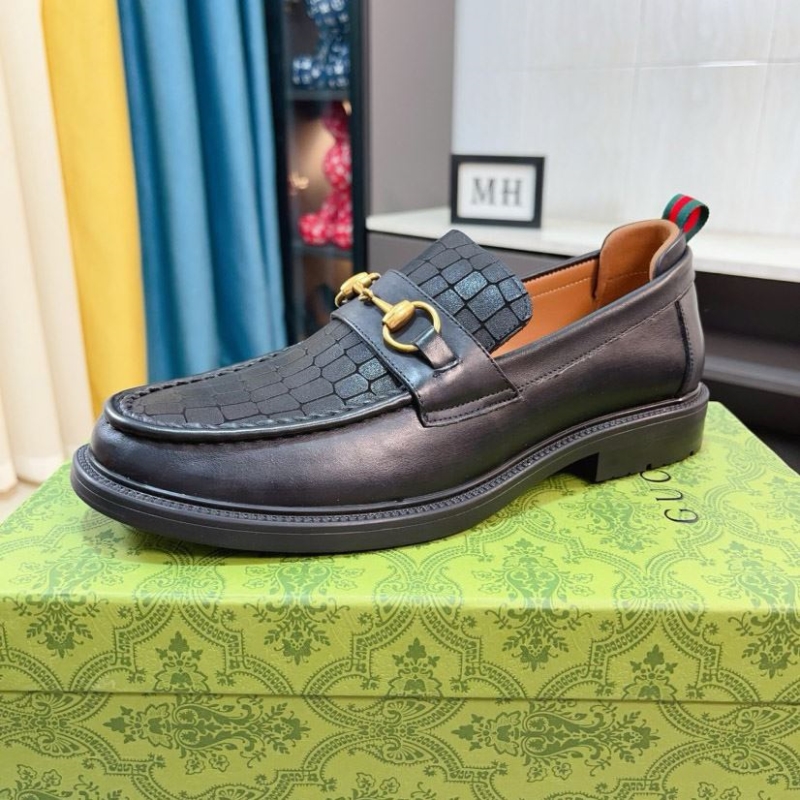 G*u*i leather shoes